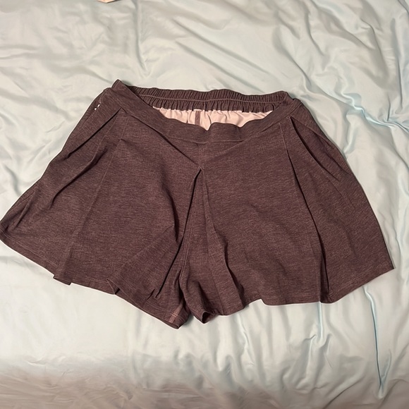 Lululemon Gray Athletic Shorts Size 8 - Picture 2 of 2